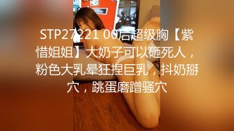 [MP4]白嫩小姐姐 摁倒在床 一直想着继续刷抖音 大屌狂插让她无法自拔 对白精彩搞笑