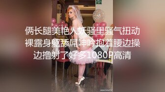 小胖哥约操齐逼短裤网红级美女，花臂纹身极品美腿，深喉插嘴扛起长腿就是操，扶着屁股后入，表情清晰可见