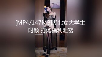 超级极品正点美女和男友在出租房内激情做爱