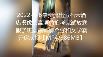 排骨男趁女同学喝醉后脱光衣服用黄瓜插女同学BB