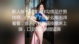 玩弄咖啡色长筒丝袜骚逼老婆