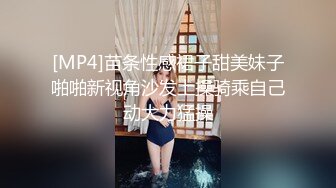 ⚫️⚫️美女如云商场女厕近景特写偸拍超多极品小姐姐方便，先拍私处在同步露脸全身，赏脸赏B视觉盛宴