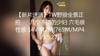 科技园女厕蹲守黑底白点裙轻淑女,又短又卷的柔毛把狭长肉缝盖住了