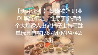 《极品CP✿魔手✿外购》大胆坑神潜入商场女厕独占一个坑位隔板缝中后位实拍顾客服务员方便~各种大屁股美鲍~高清近景抓住每个细节