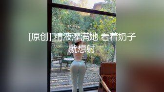 爆操白嫩学生妹翘臀后进