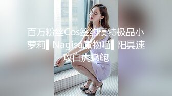 公司女白领在鸡巴上抹蜂蜜喝酸奶 操她的无毛逼完美露脸