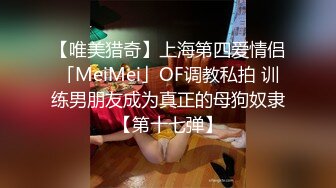 妖艳的美女与男室友玩牌大裸双巨乳