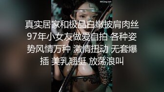 KTV厕所偷拍喝醉的美女趴在马桶上吐 来个捡尸的屌丝男把她内裤脱了想上她