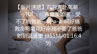 学校女厕偷拍漂亮学妹 想把手机伸进去拍她的脸 被发现了来一脚 辛亏躲的快不然摄像头都踢坏了