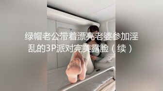 带着小情人一起出去玩饥渴难耐直接停车在路边来个车震 小骚货舔硬鸡巴再坐在上面扭动娇躯