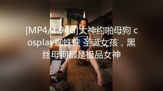 三个超嫩颜值美少女，多人群P名场面，两根小辫甜妹，扒开内裤互揉穴，一人一个骑乘位，边操边舔奶子