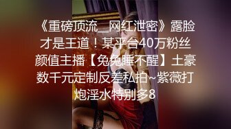 短发无毛肥美鲍鱼深夜展示，奶子也不错撅着屁股给狼友看骚逼好刺激，大哥在旁边享受口交，淫语互动狼友真骚