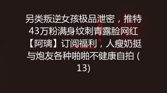 高中制服jk嫩妹肉臀弯腰坐镜头脸和黑森林同框前抄黄色超短裙极品美女扶梯上还用手机把裙子挡着黄色内内