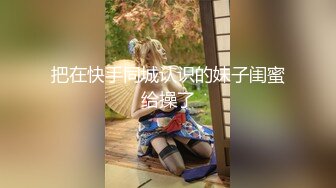 三月最新流出大神潜入商场隔板女厕 正面全景偷拍距离太靠近被个穿拖鞋的少妇发现怒视镜头