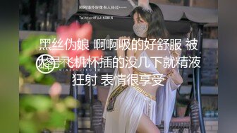 超级骚的美女少妇，丝袜高跟露脸精彩大秀直播，撕开丝袜漏出骚穴按摩棒摩擦，口交大鸡巴各种抽插，全射嘴里