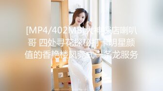 7月最新流出商场女厕高清偷拍性感丰臀小美女搞笑拉粑粑翔太黏了冲了M次水都冲不走，想走又不敢走