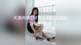 鸡巴被贞操锁锁住了只能拿着玩具帮这妹子解闷了