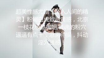 和身穿瑜伽裤的小萝莉女友不眠之夜  贴身瑜伽裤勾勒迷人线条  馒头逼一线天一览无遗