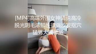 人妖系列之性感白色护士装粉嫩人妖迷人长腿爱抚舔屌操着屁眼还会插妖妖的阴茎大开眼界