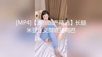 《破解家庭摄像头》监控偷拍身材苗条貌似有练过瑜伽的少妇被刚睡醒的老公侧入性感美臀