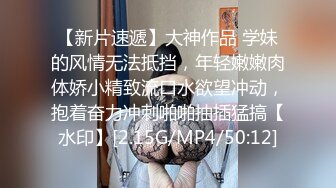 淫水多多的极品小妹，全程露脸大秀直播，可爱又风骚乖巧听话跟狼友互动撩骚， 道具蹂躏骚穴尿尿给狼友看