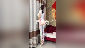 漂亮小妮子来健身房找教练，空无一人后 做点偷偷摸摸的事，口暴吐精笑得好开心！