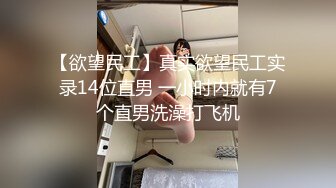 00后小姐妹在床上一起伺候小哥，口交大鸡巴舔乳头，互相抚慰玩弄骚穴和奶子