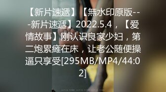 STP24160 牛仔裤性感小骚货&nbsp;&nbsp;超棒身材翘起屁股磨蹭&nbsp;&nbsp;交叉双腿后入爆操&nbsp;&nbsp;怼着骚穴猛干妹子受不了