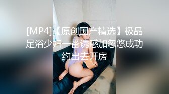 超漂亮，八月份的新人异军突起【miiissuli】首次大尺度，土豪粉丝们要疯狂了，C罩杯美乳，逼逼好肥美 (2)