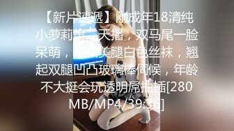 双飞90后姐妹花学生妹情趣女仆装逼毛都刮了玩肛交内射一个出血了