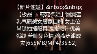 黑客破解家庭摄像头偷拍奶子坚挺身材不错的靓妹洗澡还不时对着镜头看