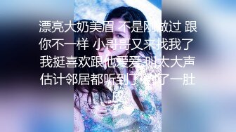 商场女厕全景偷拍黑色T恤妹子的极品无毛小嫩B