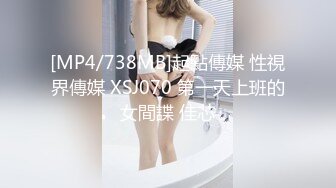 漂亮美女3P 衣服脱了 一个一个来 绿帽男友让工友排队在卫生间尝鲜女友的小骚逼 撅着屁屁操