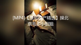 网红一线臀模小青青露脸出境，颜值高奶子正屁股翘，情趣黑丝看着就超有感觉，很会诱惑自己揉奶道具塞逼里