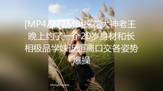 丝袜露脸双女姐妹花的诱惑，镜头前让小哥调教听狼友指挥展示，吃奶玩逼，道具抽插，浪叫不止