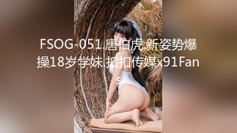 细腰巨乳妹子泳池边激情大战 上位骑乘晃动大奶后入