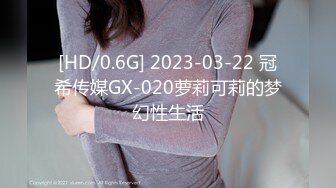 高颜值美女，高挑身材性感黑丝袜 公共厕洗手台露出，还玩起了插菊花穴，若无其视进出厕所的路人，真是猛啊！