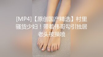 5月盗站流出坑神潜入师范大学女卫生间蹲坑守候偸拍多位漂亮学生妹方便黑丝美女来厕所不是撒尿是排血来了