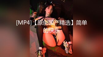 【换妻探花】双男约操短发骚女3P，一个舔逼一个吸奶，双管齐下很淫乱，骑乘爆插大屁股，老哥还在旁边拍视频