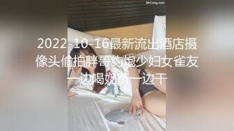 健身房厕所偷窥教练和学员激情啪啪